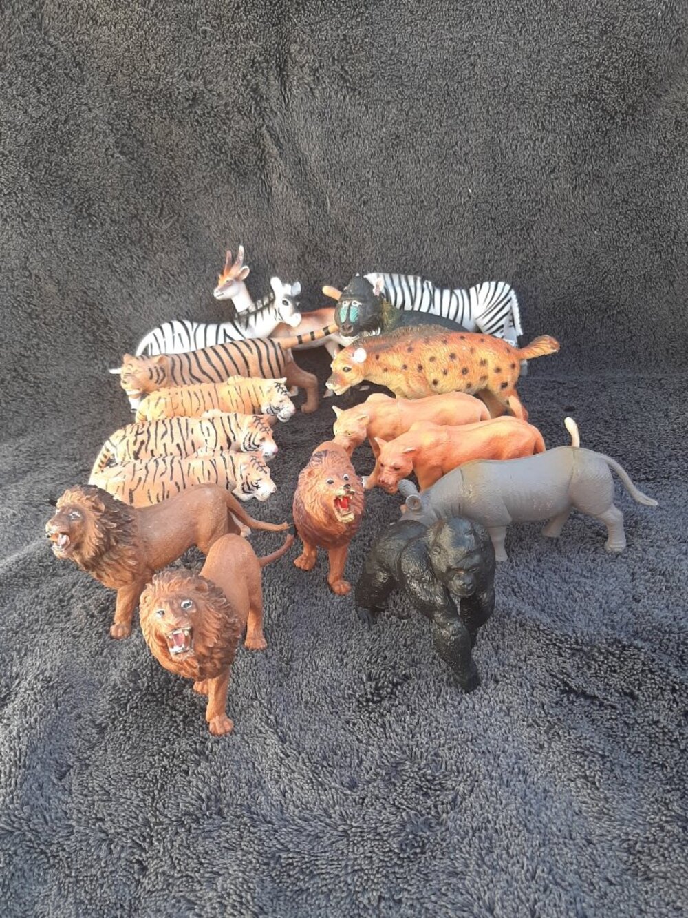 Plastic Animal Lot (16) African Wildlife Zoo Figurines